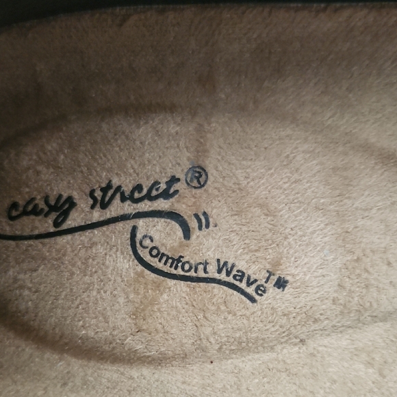 New- Easy Street Dark Brown Rasy Street Slip-On Loafers Size 7 - Picture 2 of 6